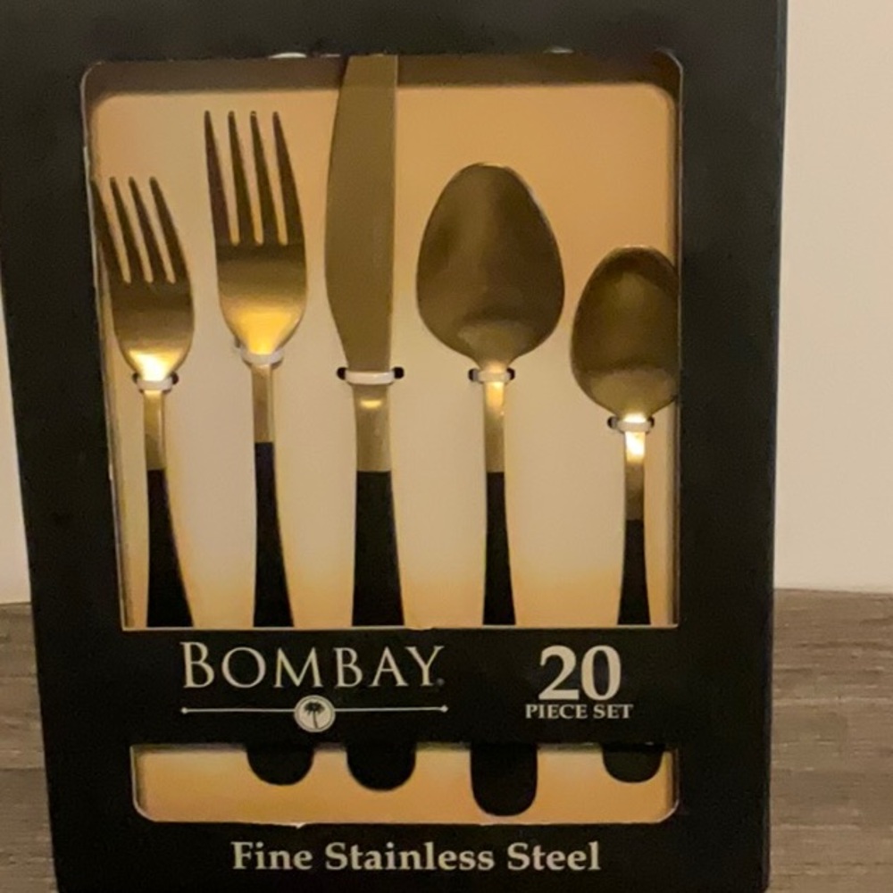 BOMBAY LUNA GOLD BLACK FINE STAINLESS 20pc. FLATWARE. NEW IN BOX